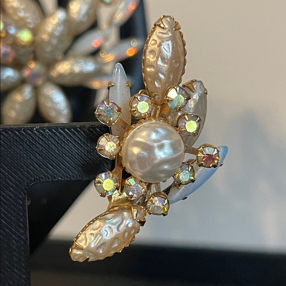 Beau Jewels Molded Faux Pearl Opaline Aurora Borealis Rhinestone Demi-Parure - Picture 3 of 10